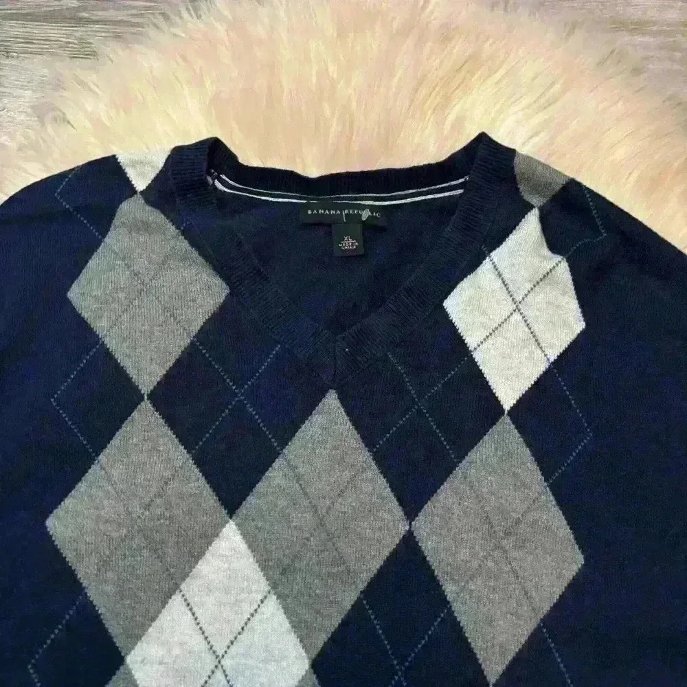 Mens Banana Republic Navy Blue Gray Argyle 100% Merino Wool Sweater Medium